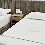 Lovely 2-bedroom Free Parking Natural * غوليم